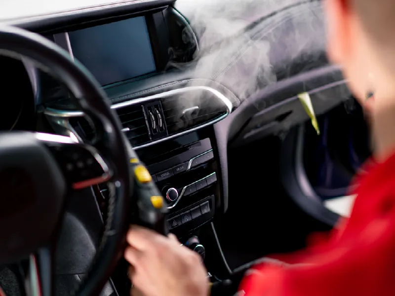 Technicien RN3CLIMAUTO spécialiste climatisation automobile
